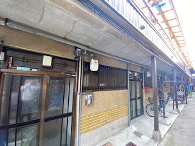 物件外観写真4　(エントランス部分)