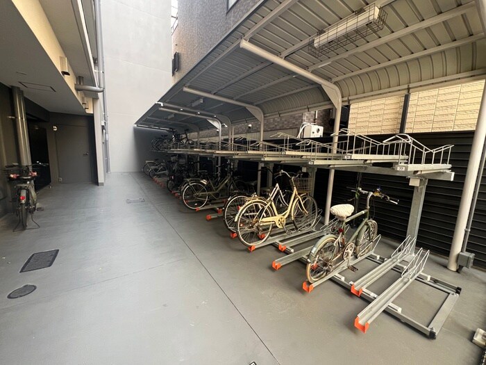 物件外観写真3　(駐輪場)