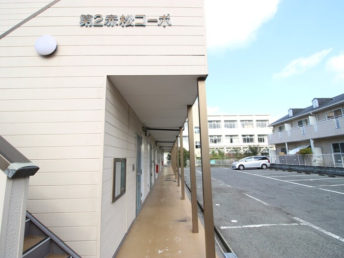 物件外観写真4　(エントランス部分)