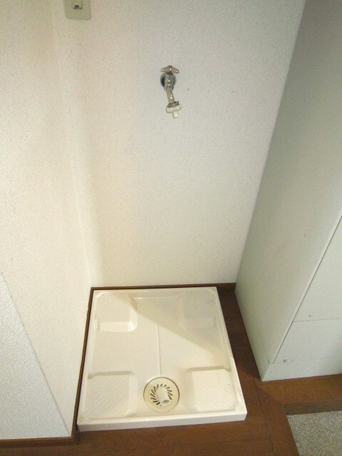 物件内観写真14　(洗濯機置場)