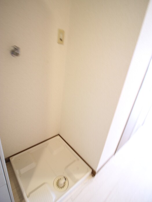 物件内観写真15　(洗濯機置場)