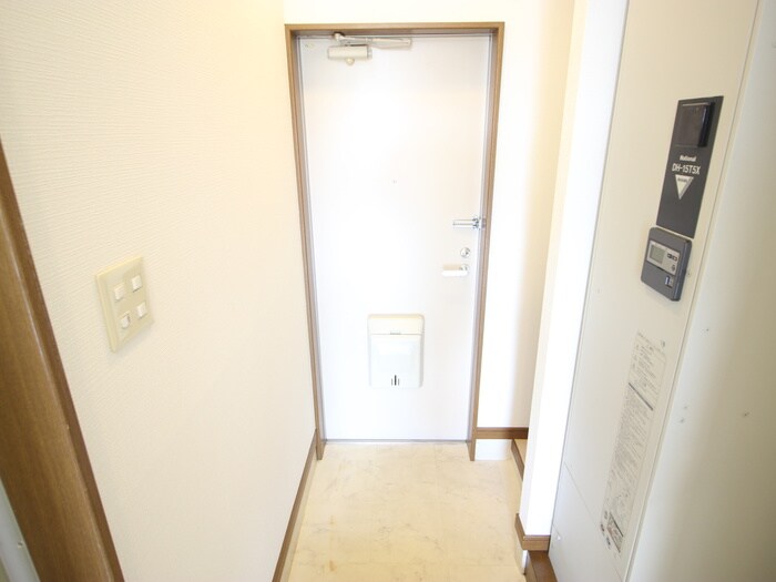 物件内観写真16　(玄関)