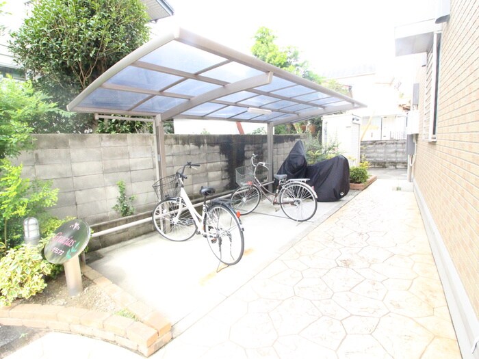 物件外観写真4　(駐輪場)