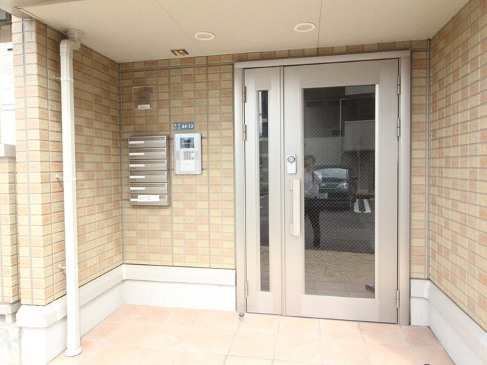 物件外観写真6　(エントランス部分)