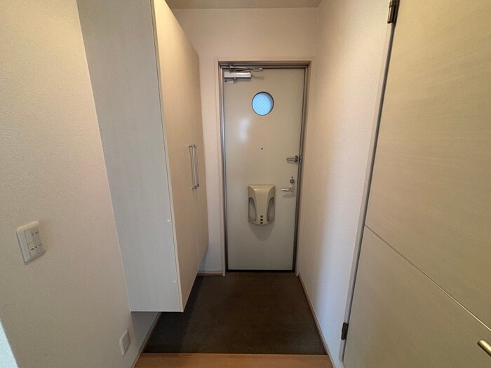 物件内観写真16　(玄関)
