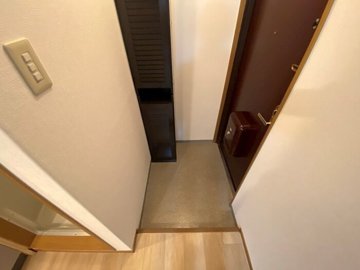 物件内観写真13　(玄関)