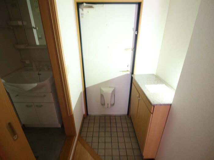 物件内観写真16　(玄関)