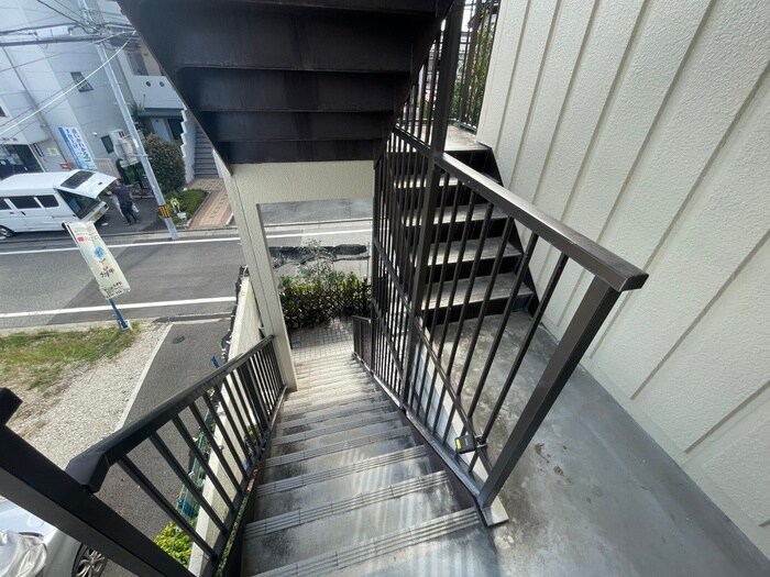 物件外観写真3　(エントランス部分)