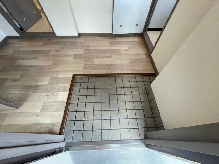 物件内観写真17　(玄関)