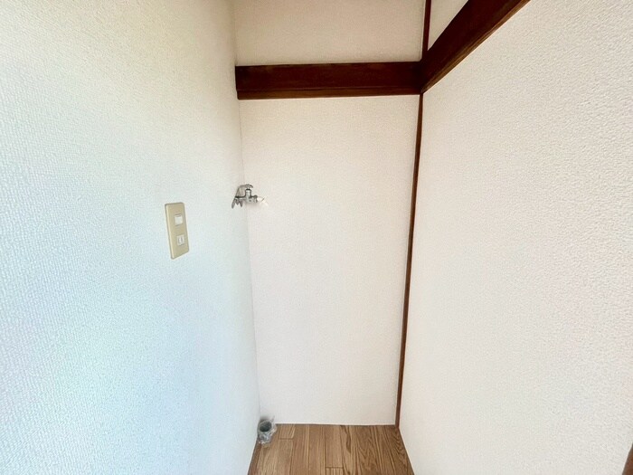 物件内観写真12　(洗濯機置場)