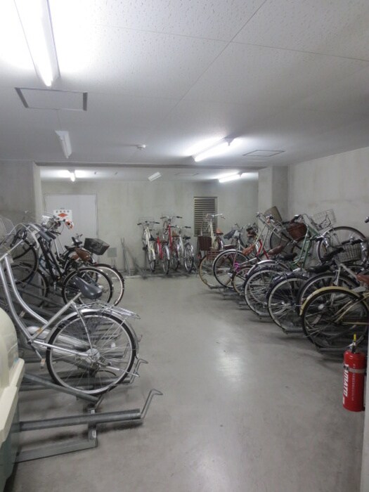 物件外観写真3　(駐輪場)