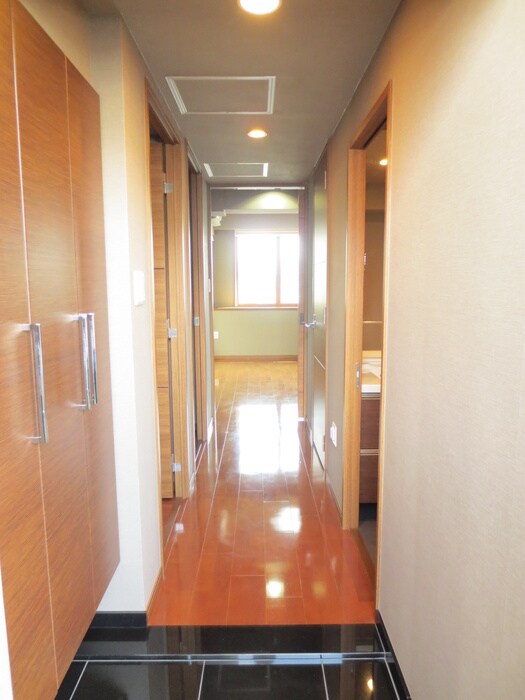 物件内観写真10　(玄関)