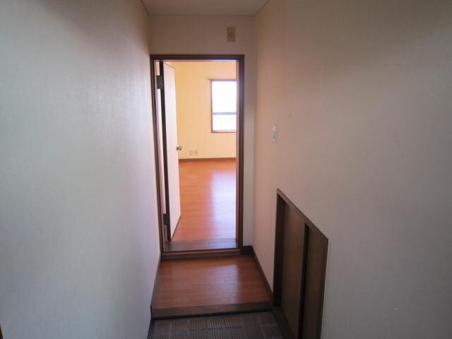 物件内観写真3　(廊下)
