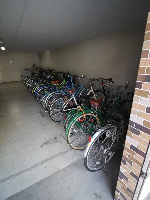 物件外観写真4　(駐輪場)