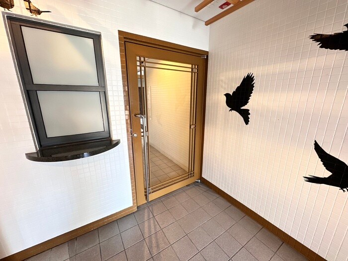 物件外観写真4　(エントランス部分)