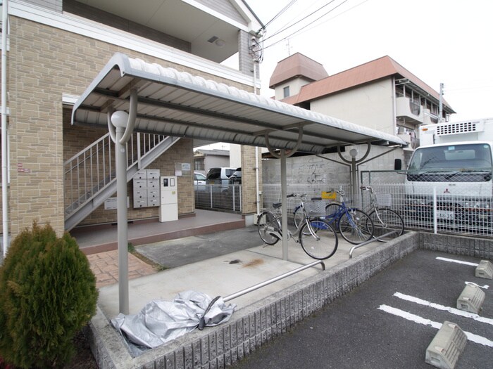 物件外観写真3　(駐輪場)