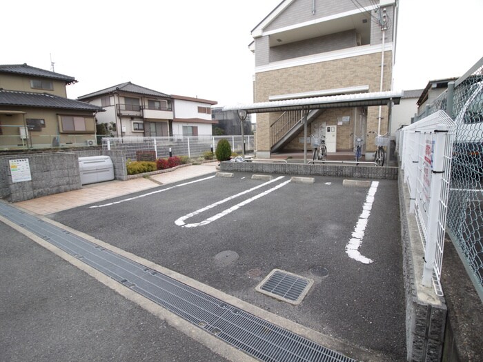 物件外観写真6　(駐車場)