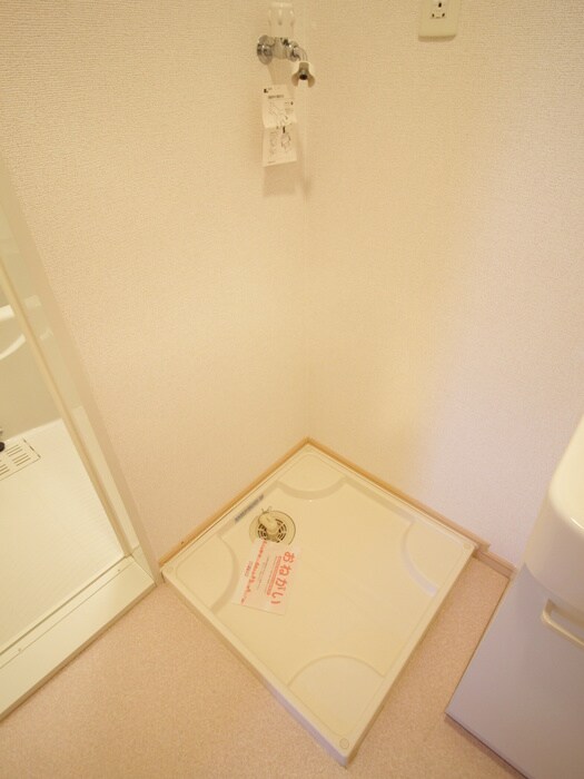 物件内観写真17　(洗濯機置場)