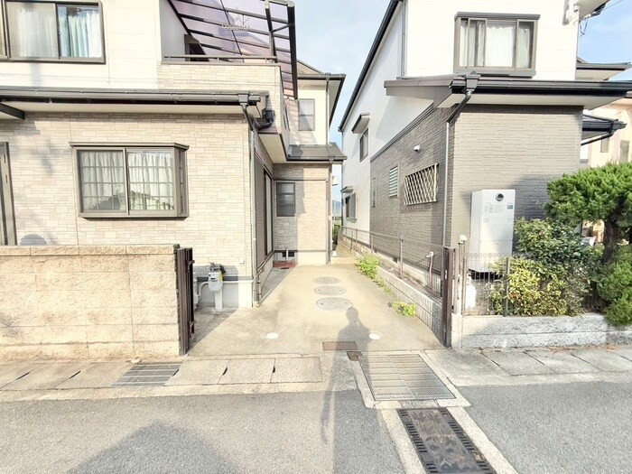 物件外観写真4　(駐車場)