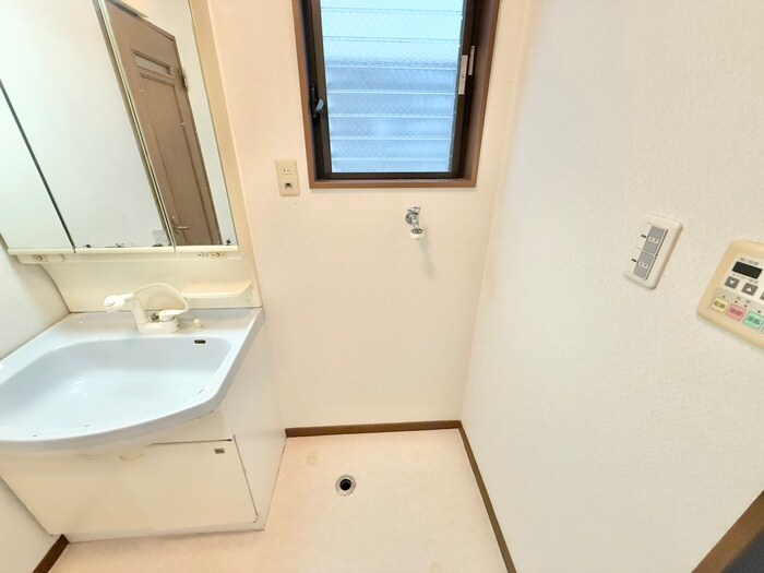 物件内観写真18　(洗濯機置場)