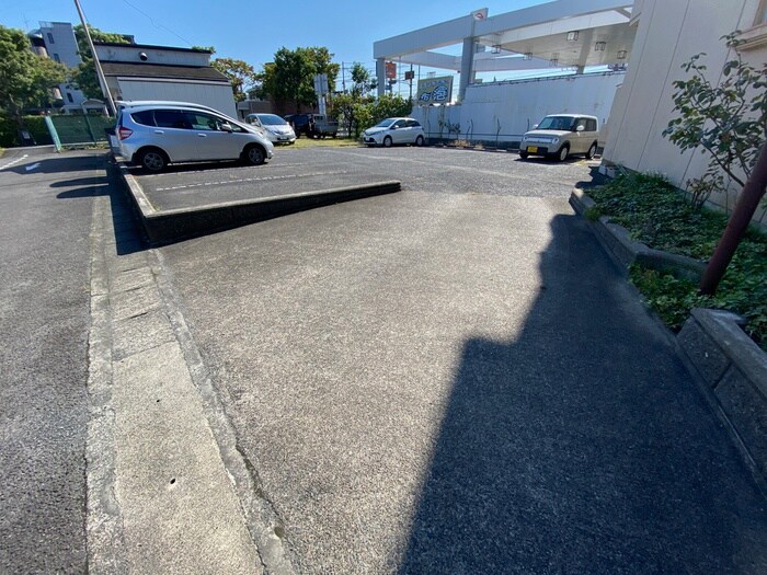 物件外観写真2　(駐車場)