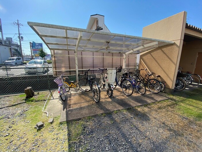 物件外観写真3　(駐輪場)