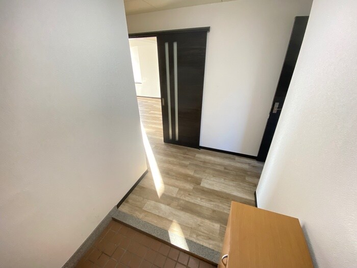 物件内観写真16　(玄関)