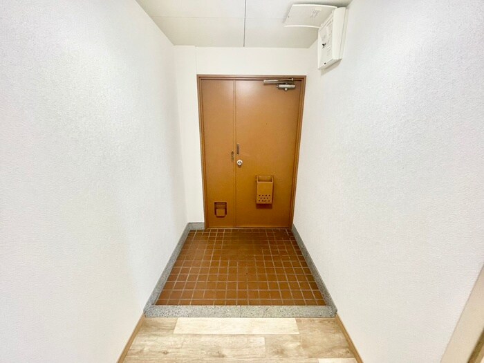 物件内観写真17　(玄関)