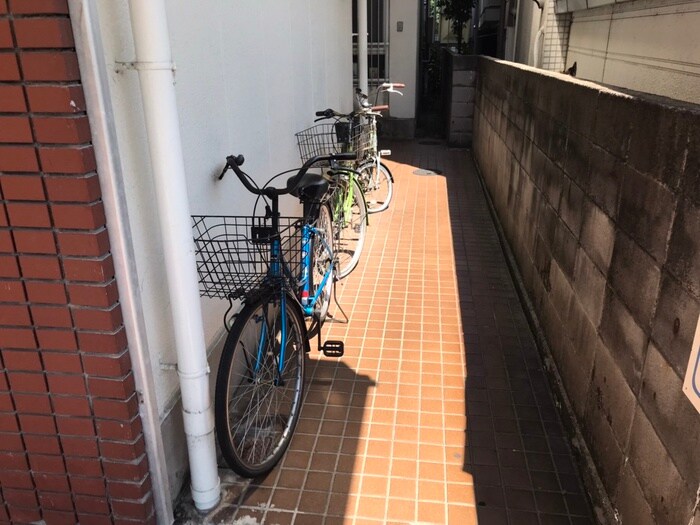 物件外観写真4　(駐輪場)