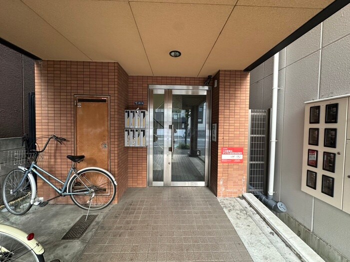 物件外観写真6　(エントランス部分)