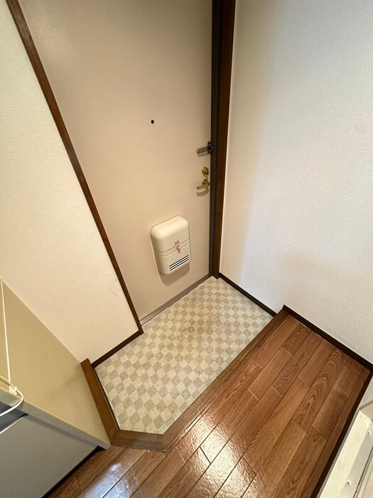 物件内観写真18　(玄関)