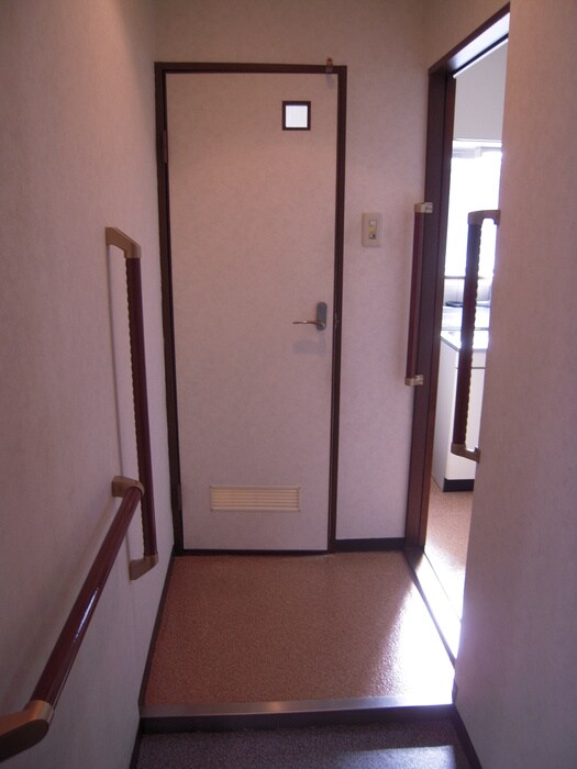 物件内観写真7　(玄関)