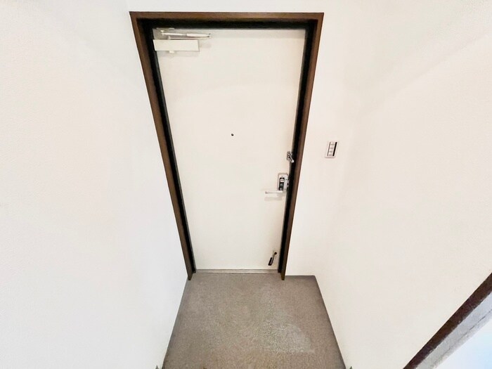 物件内観写真17　(玄関)