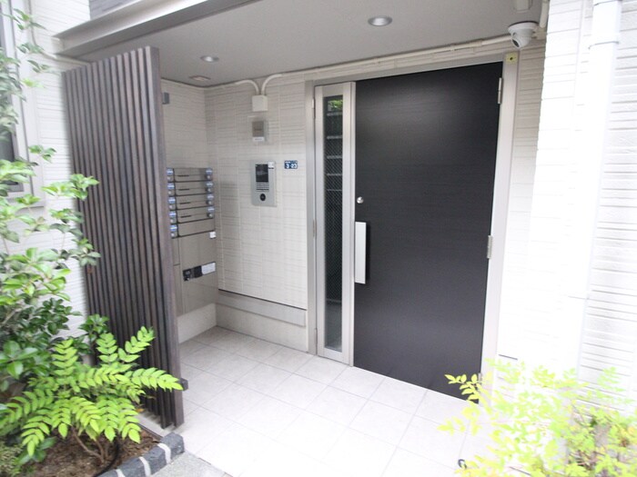 物件外観写真3　(エントランス部分)