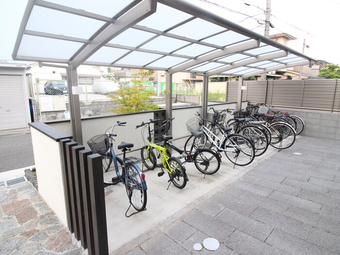 物件外観写真5　(駐輪場)