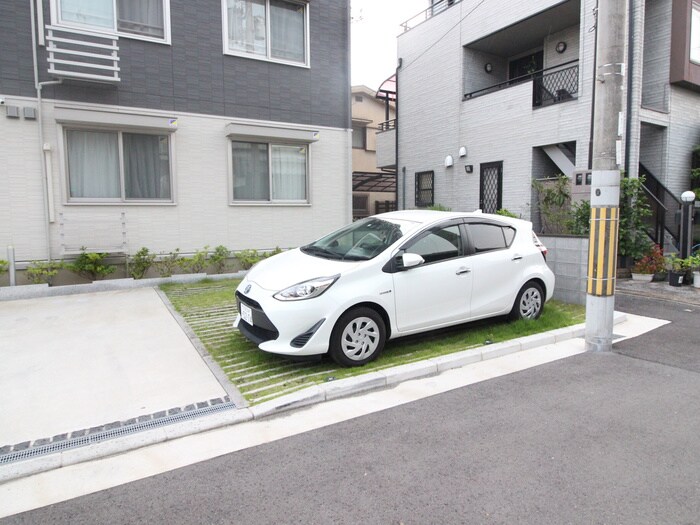 物件外観写真6　(駐車場)