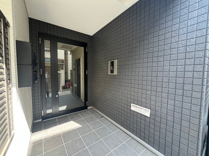 物件外観写真3　(エントランス部分)