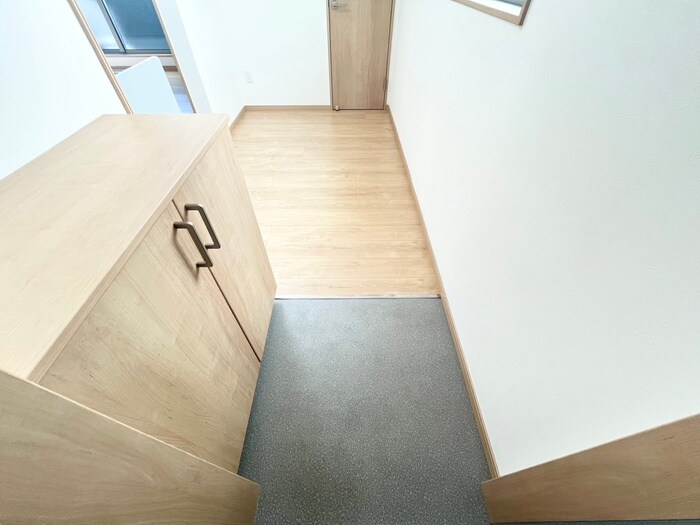 物件内観写真12　(玄関)