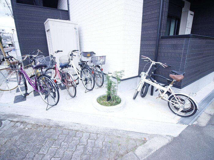 物件外観写真4　(駐輪場)