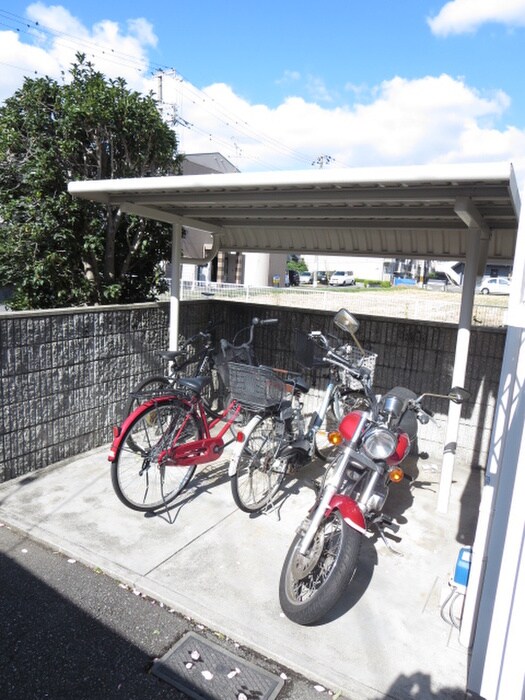 物件外観写真3　(駐輪場)
