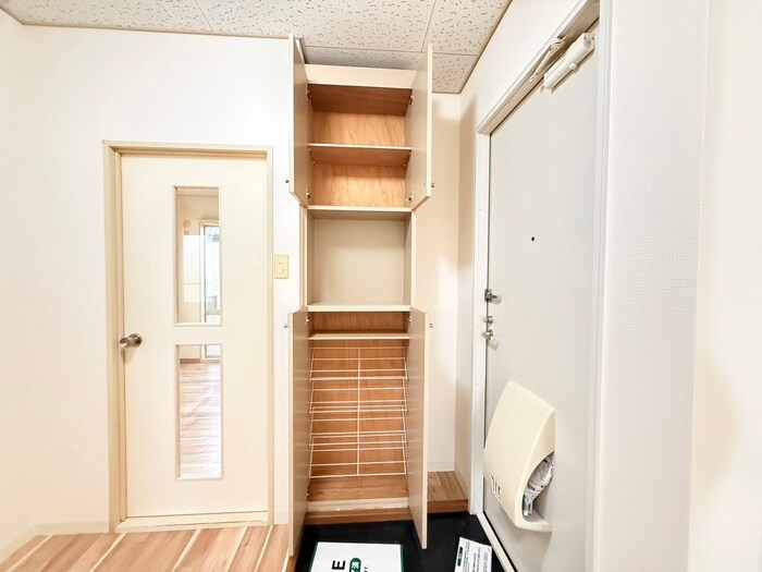 物件内観写真15　(靴箱)