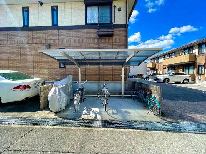 物件外観写真3　(駐輪場)