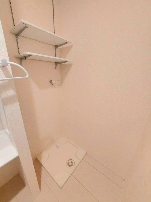 物件内観写真18　(洗濯機置場)