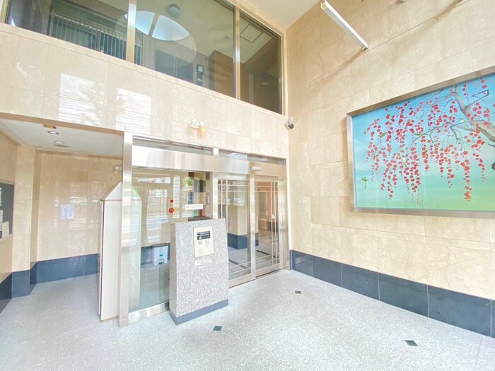 物件外観写真2　(エントランス部分)