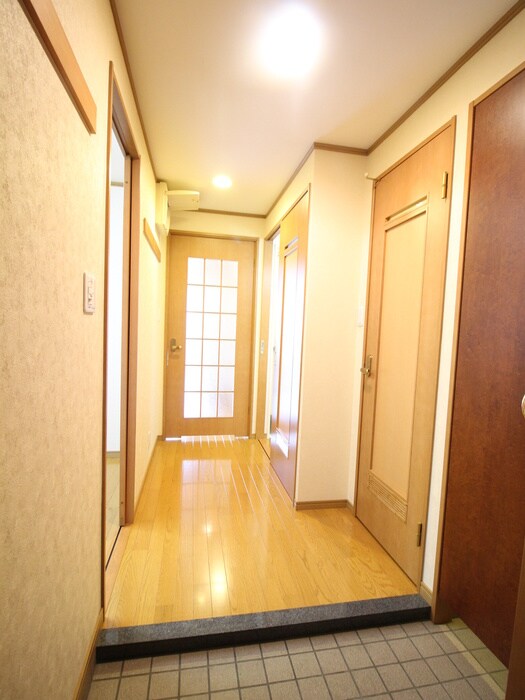 物件内観写真9　(玄関)