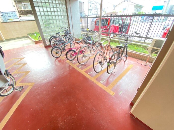 物件外観写真5　(駐輪場)