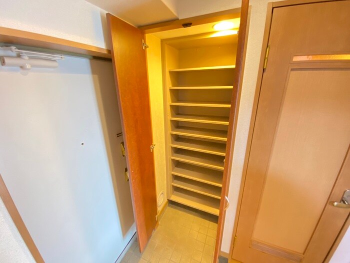 物件内観写真16　(靴箱)