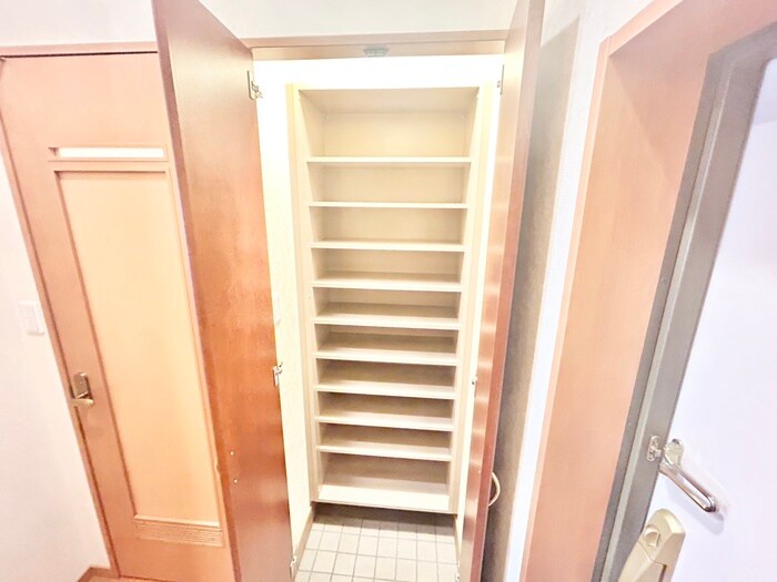 物件内観写真16　(靴箱)