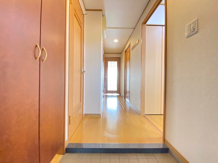 物件内観写真19　(玄関)