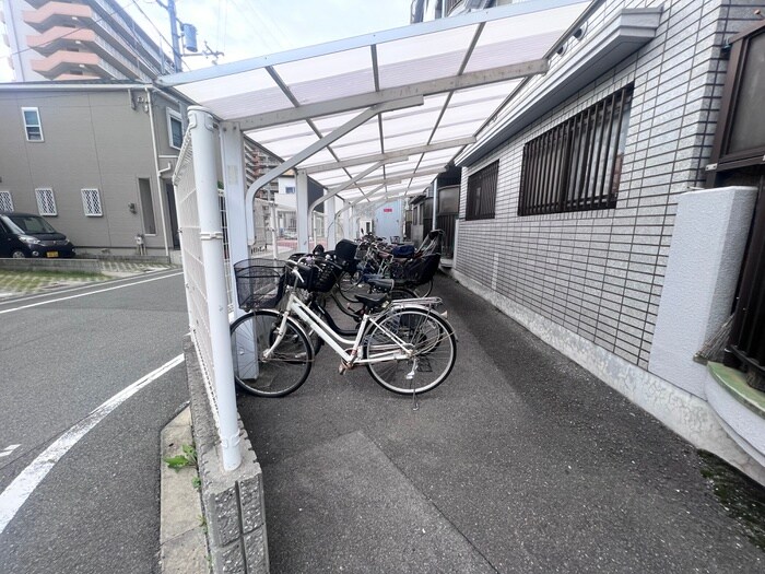 物件外観写真5　(駐輪場)